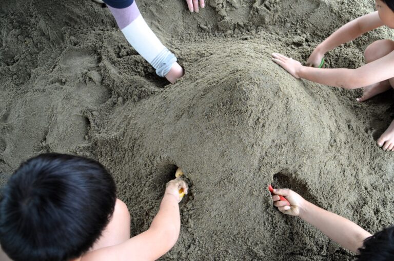 泥んこあそび、楽しいです!|学校法人 まふみ学園 『まふみ幼稚園』|愛知県豊田市